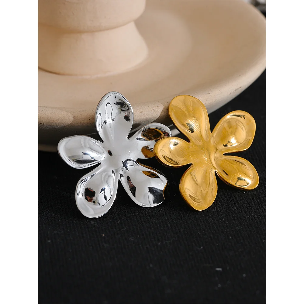 The Magnolia Brooch