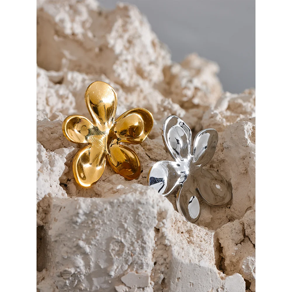 The Magnolia Brooch