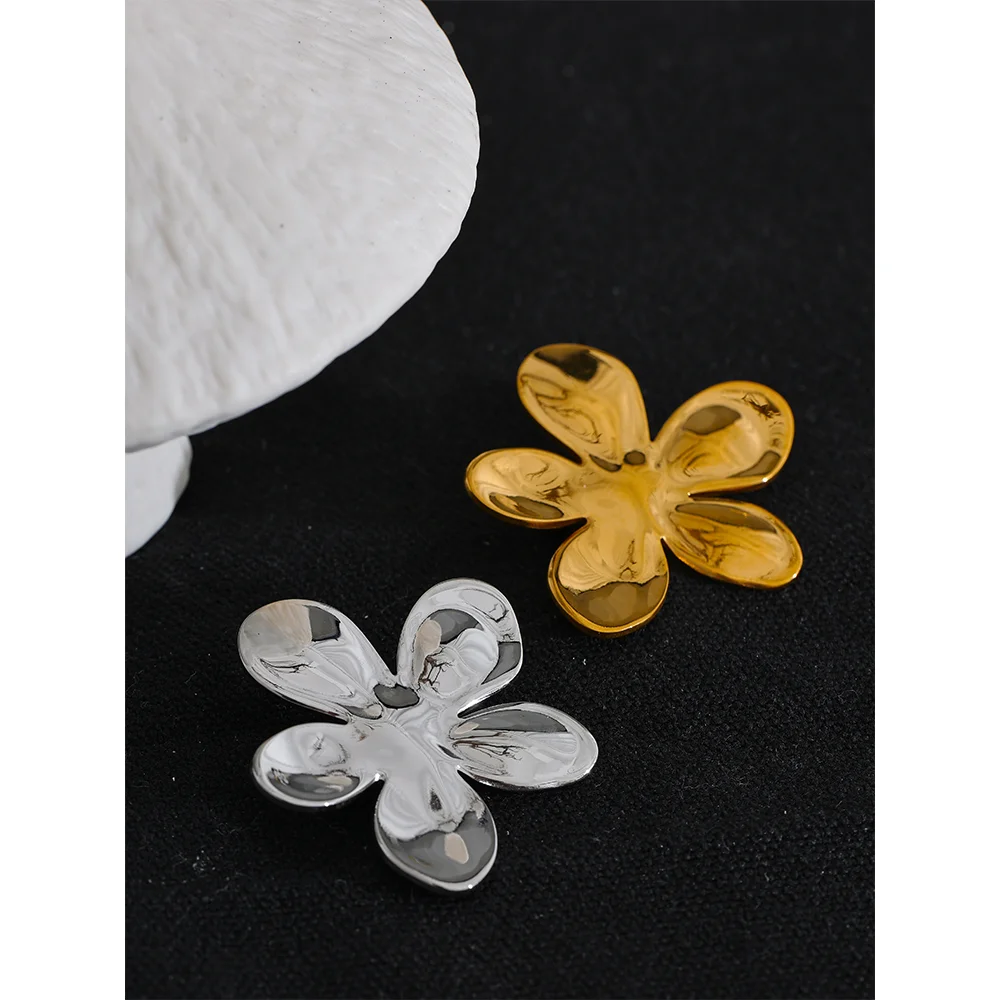 The Magnolia Brooch